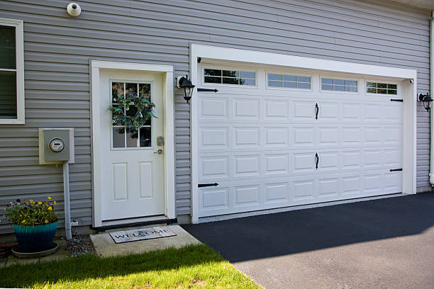 24/7 Emergency Garage Door Panel Replacement experts in Munsons Corners, NY